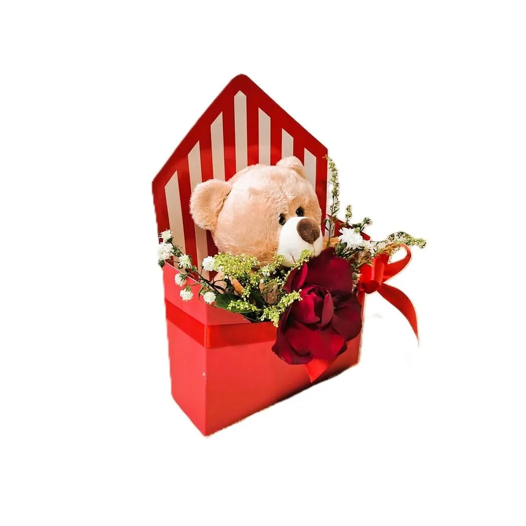 Caixa Envelope Com Urso de Pelúcia Chocolates e Rosa