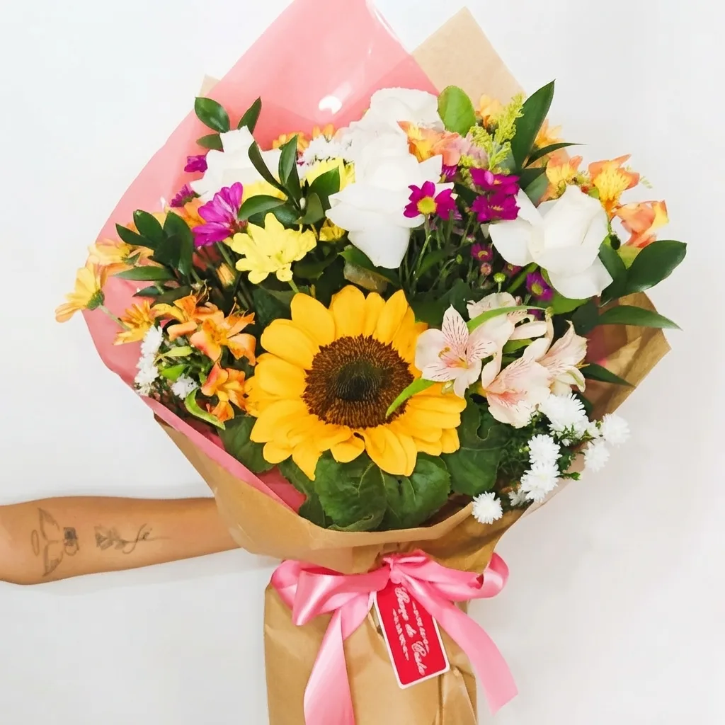 Buquê de Flores Variadas, Girassol, Rosas e Astromélias