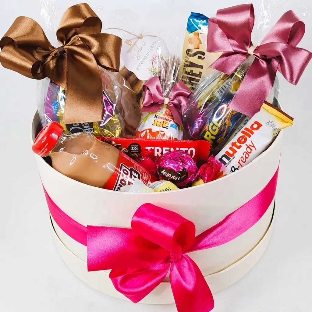 Cesta Box Luxo Redonda G com Chocolates Variados