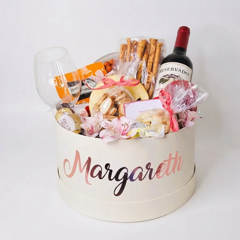 Cesta Acartonada Redonda G Personalizada com Vinho Petiscos e Chocolates