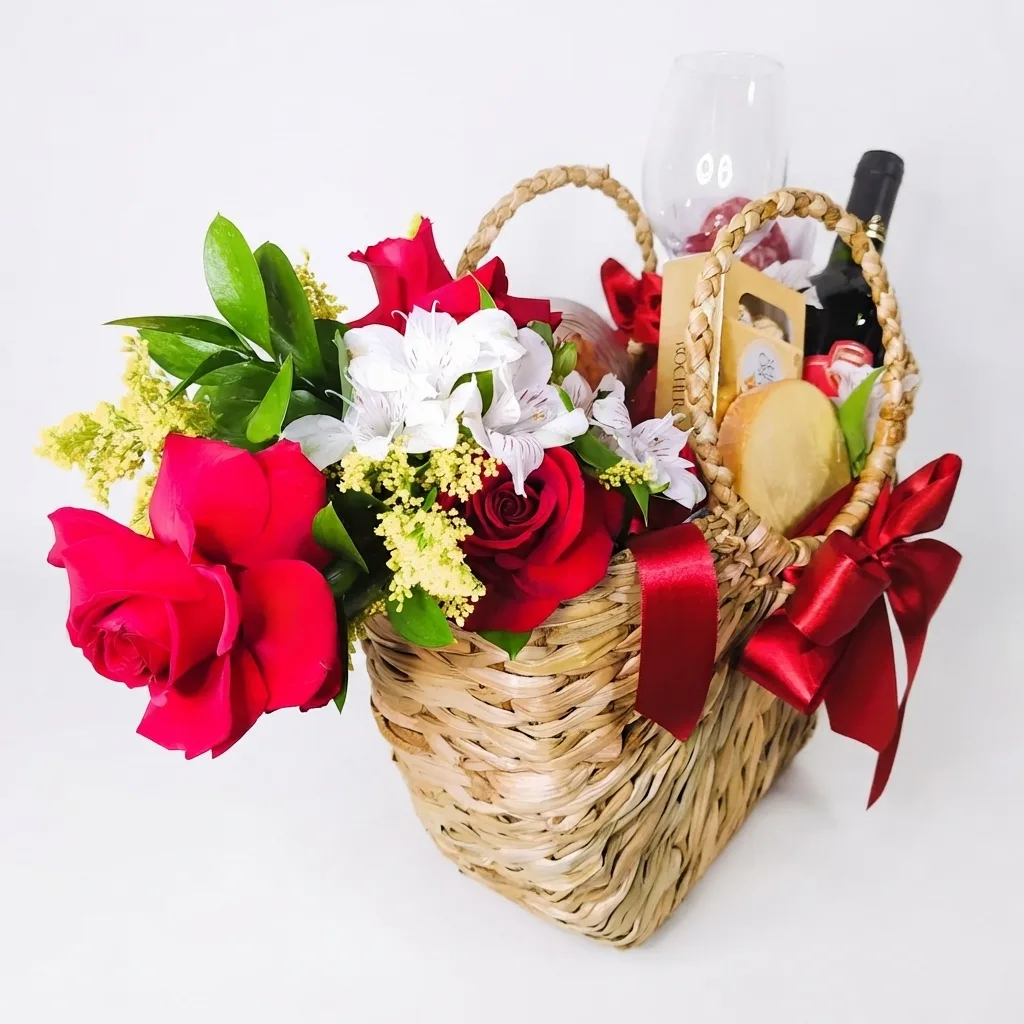 Presente Romântico Bolsa de Palha Luxo G com Ptiscos Chocolates 3 Rosas e Bebida